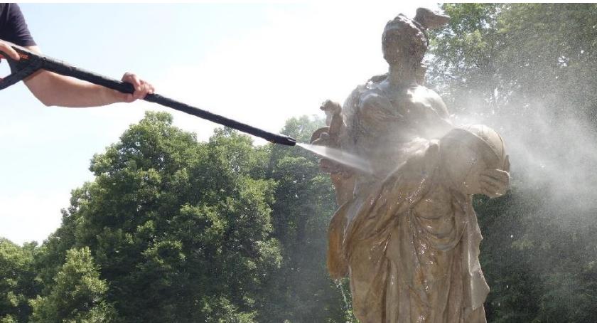 Zarząd Zieleni m.st. Warszawy zakończył czyszczenie 85 posągów w stołecznych parkach…