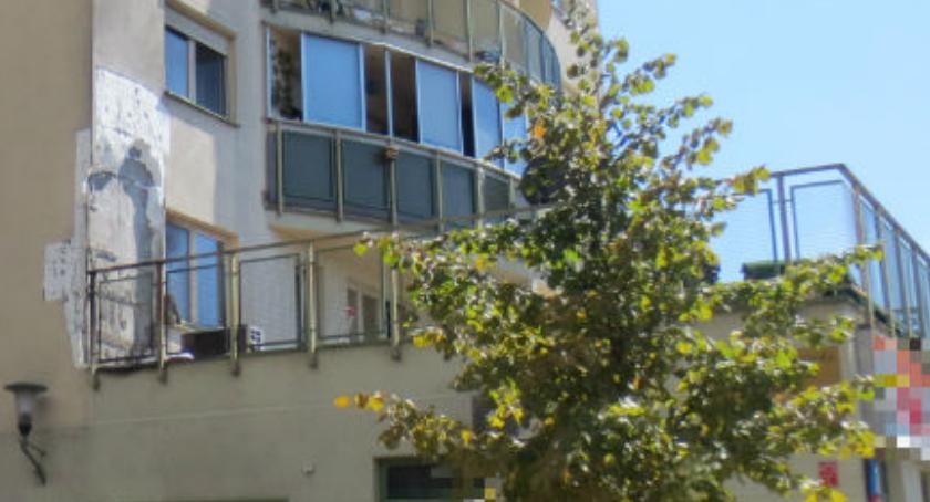 Pożar przy ul. Bukowińskiej: na pierwszym piętrze, na tarasie, płonęły różne materiały i elewacja