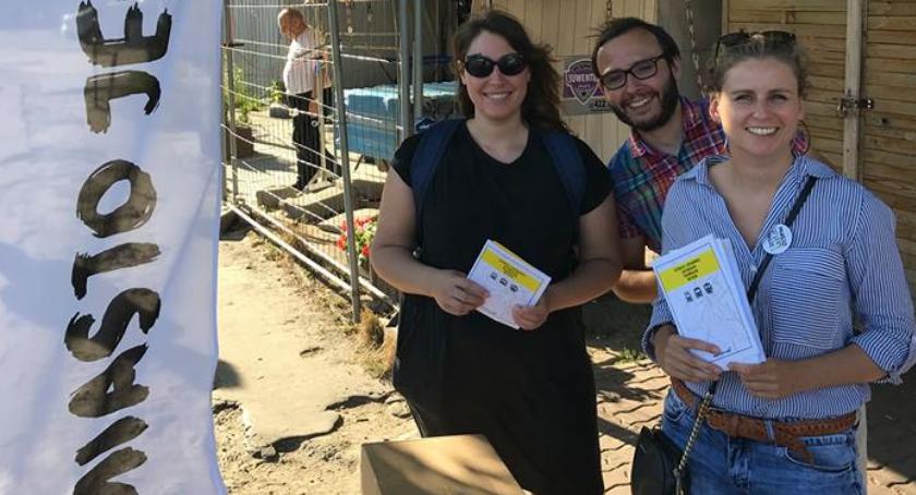 Wspieramy MJN Mokotów. Stoją przy metrze Wilanowska i zbierają podpisy pod ważną petycją!