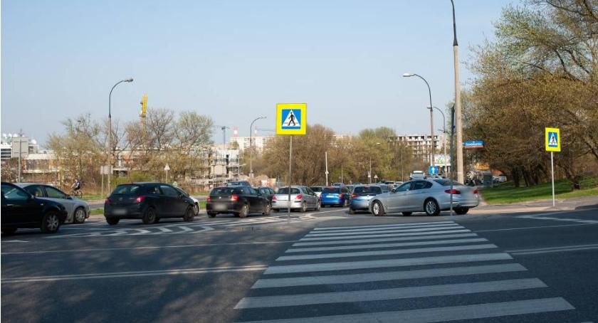 Rozpoczęła się budowa nowych świateł w Alei Wilanowskiej, niedaleko Dominikańskiej