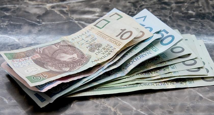 Przywłaszczył sobie pieniądze sklepu, w którym pracował; odpowie też za posiadanie marihuany