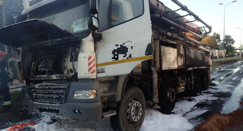 Pożar samochodu ciężarowego na ulicy Czerniakowskiej (fotorelacja)