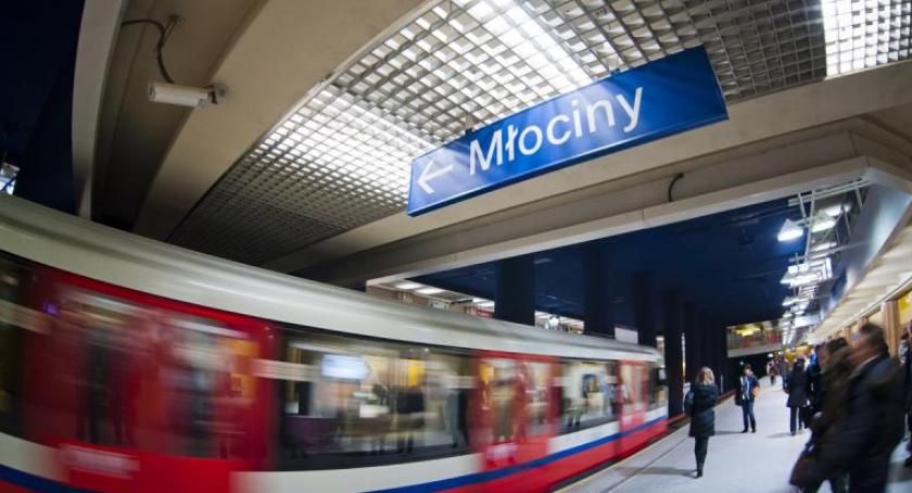 Metro Racławicka: kolejna śmiertelna ofiara własnej bezmyślności? To już druga w tym tygodniu