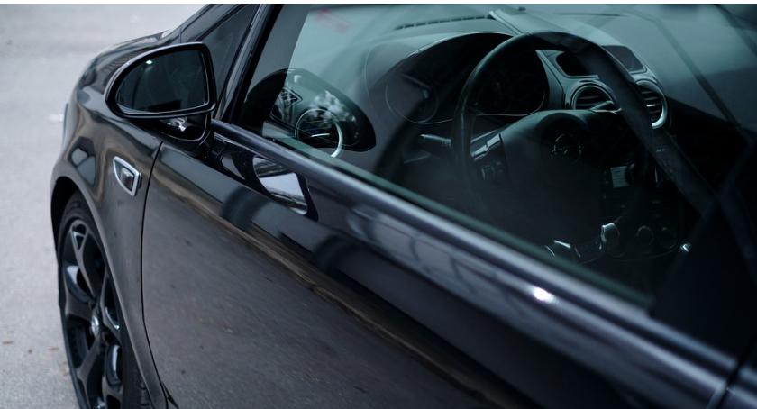 Nie do wiary, a jednak… 101-latek na Moście Siekierkowskim prowadził auto i… zasłabł?