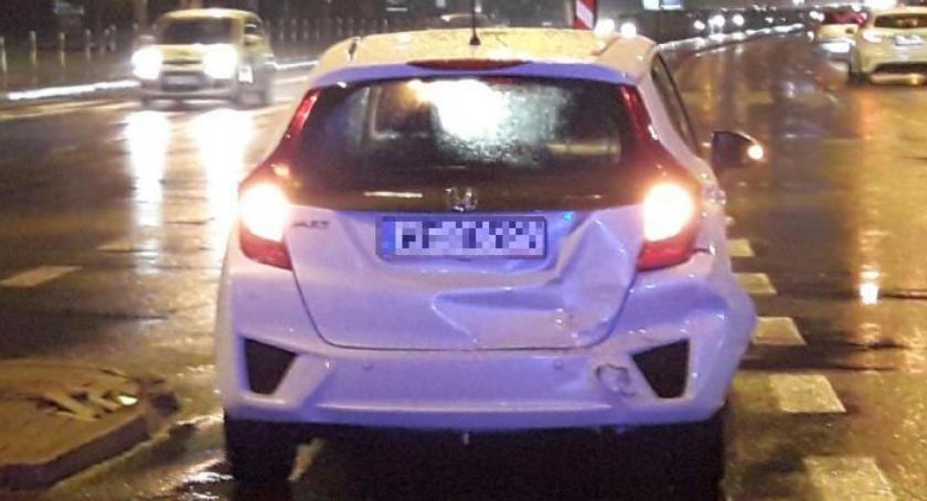 Dwa samochody osobowe zderzyły się na skrzyżowaniu ulic Woronicza i Niepodległości