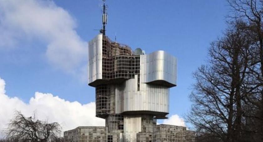 Chcesz zobaczyć ten pomnik i wystawę z nim związaną? Idź do Królikarni...