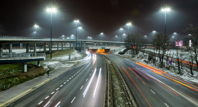 Węzeł „Wyścigi” wreszcie dobrze oświetlony: zainstalowano 195 nowych świateł ledowych
