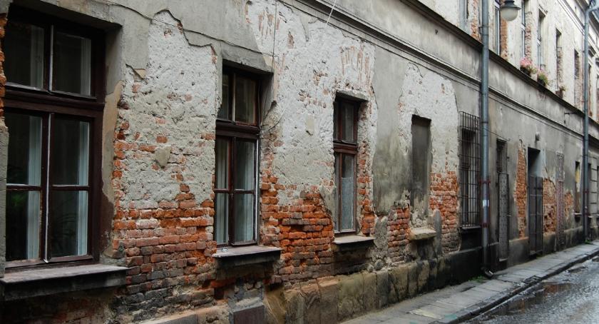 Spór dzielnicy i dewelopera: kamienica do rozbiórki, czy pod ochronę? 