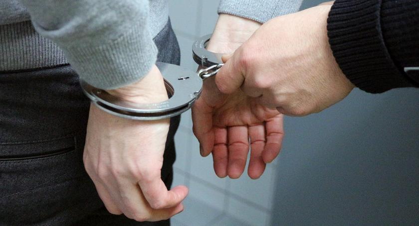 Zaatakował policjantów - twierdził, że służy w BOR i może robić co zechce
