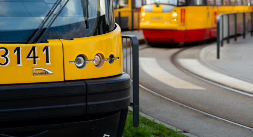 Rzucił się na pasażerów tramwaju 