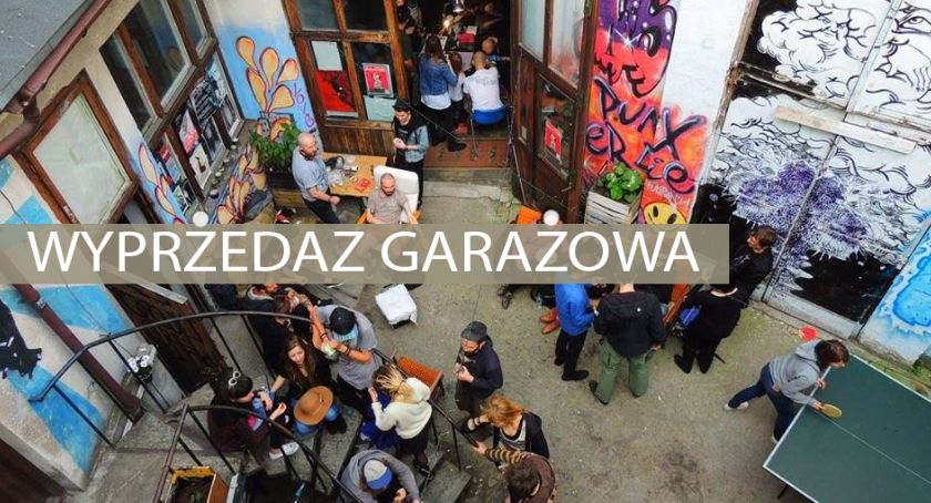 Świąteczna wyprzedaż garażowa