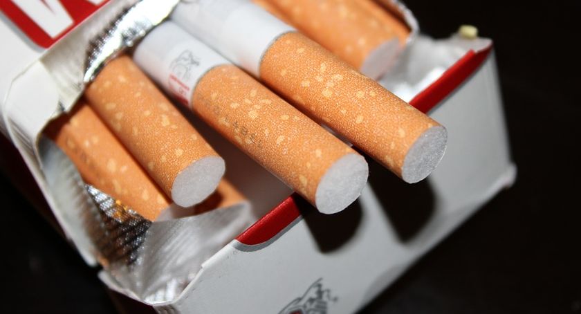 Włamał się do kiosku, ale niewiele zdołał ukraść. Musiał być zawiedziony...