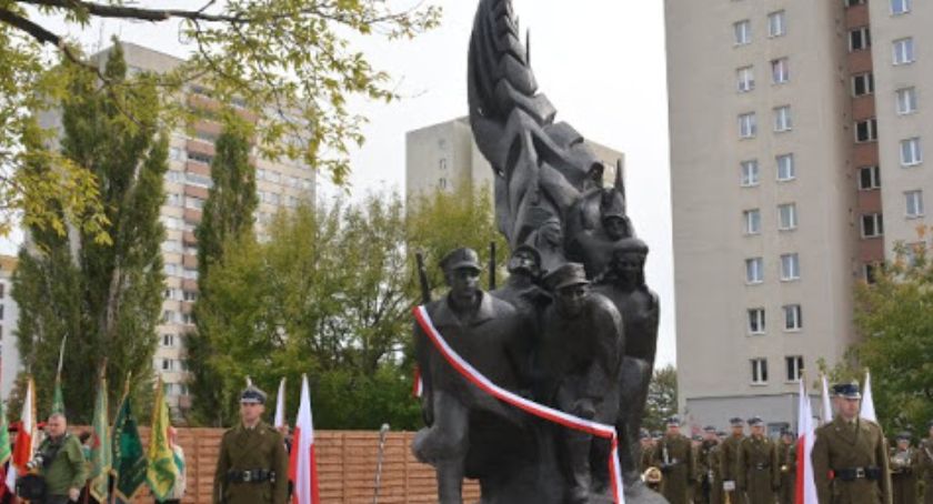 Zasługujemy na zmiany komunikacji przy Pomniku Batalionów?
