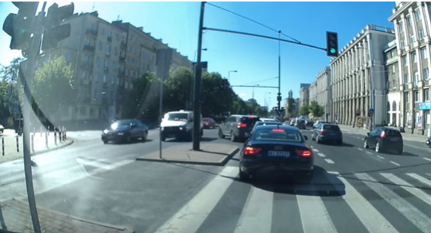 Poszukiwany sprawca wypadku na Mokotowie