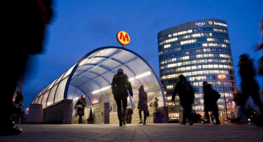 Będą nowe zadaszenia nad wejściami do stacji metra Politechnika i Pole Mokotowskie