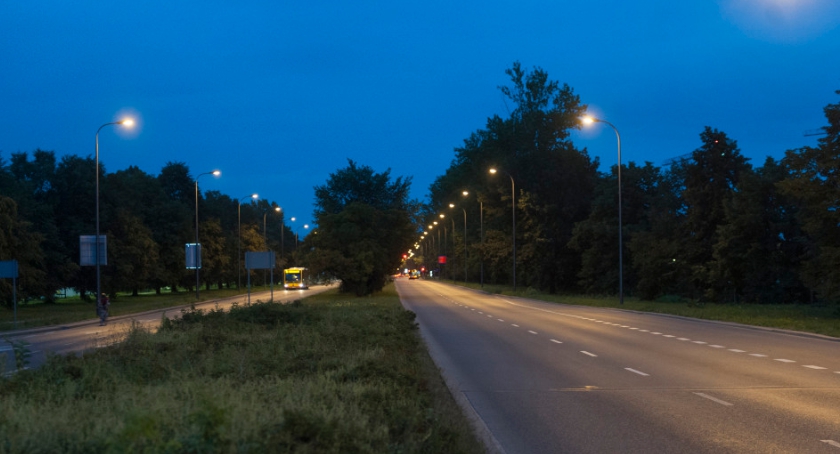 Nowe oświetlenie w al. Wilanowskiej