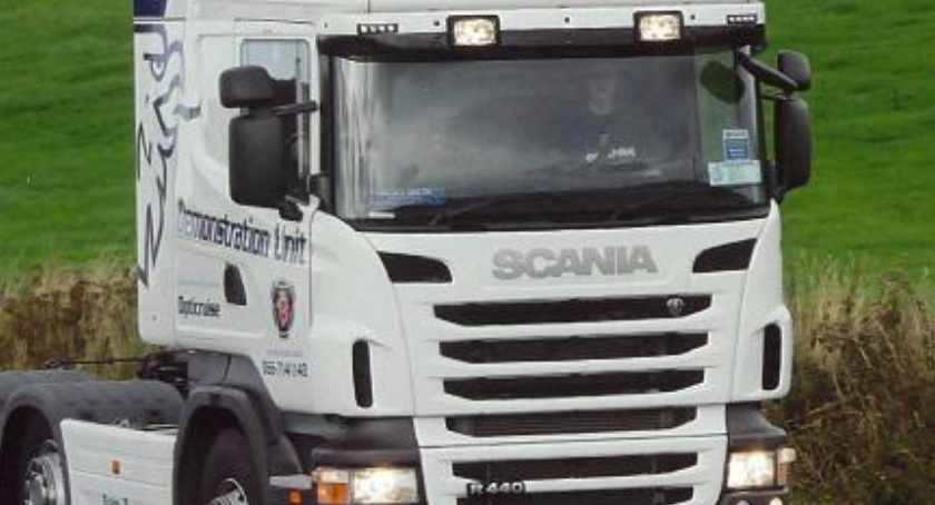 TIR potrącił kobietę na skrzyżowaniu Powsińskiej i Idzikowskiego