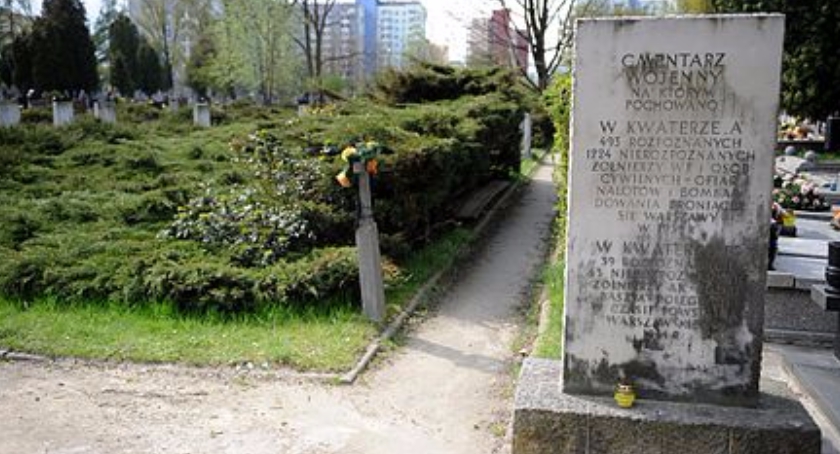 Wszystkich Świętych: zapomniany (?) cmentarz przy ulicy Wałbrzyskiej, chociaż nie taki stary...