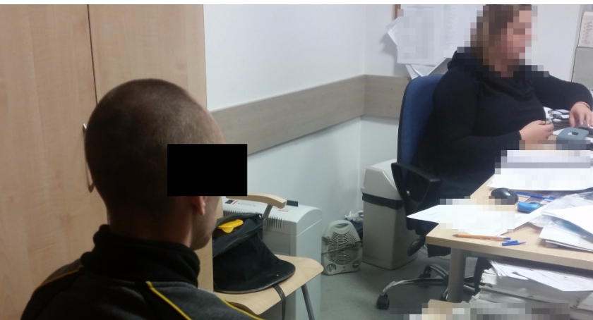 Szybcy mokotowscy policjanci ujęli włamywacza do samochodów, a on się nie spodziewał