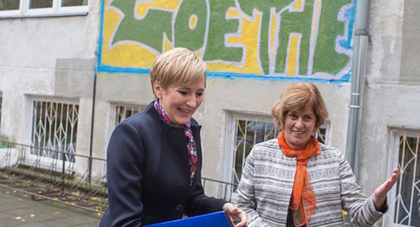 Przeciw likwidacji gimnazjów protestują dwa mokotowskie licea: Goethego i Cervantesa. 