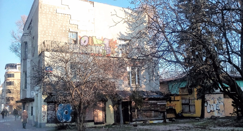 Skandal na Puławskiej 101: wali się Dom pod Skarabeuszami, sąsiedzi czują niepewność