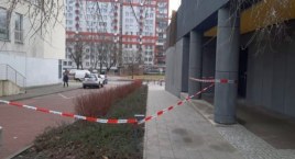Wiatr pokonał budynek przy ul. Modzelewskiego 15 [ZDJĘCIA]