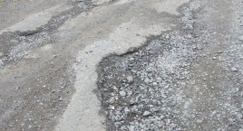 Ta ulica niszczeje od lat, tym samym stwarza zagrożenie