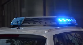 24-LATEK CZAIŁ SIĘ W BRAMIE. Akcja policji na Mokotowie