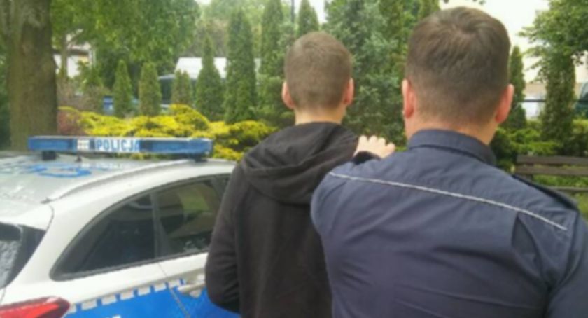 Zniszczył samochód oraz przystanek