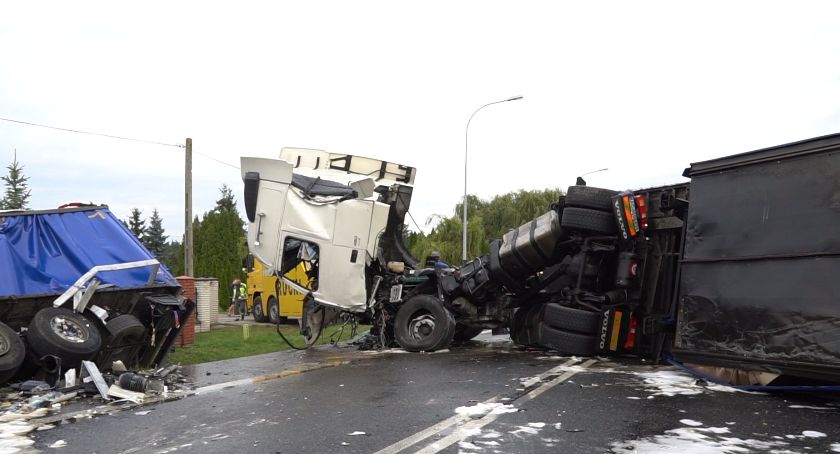 Kolizja dwóch TIRów i samochodu osobowego na 50 w Czaplinku