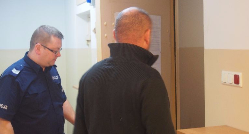 Poszukiwany 4 listami gończymi trafi do zakładu karnego