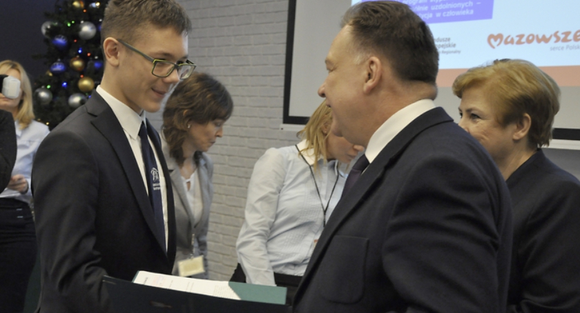 Stypendia dla najlepszych uczniów z Mazowsza przyznane