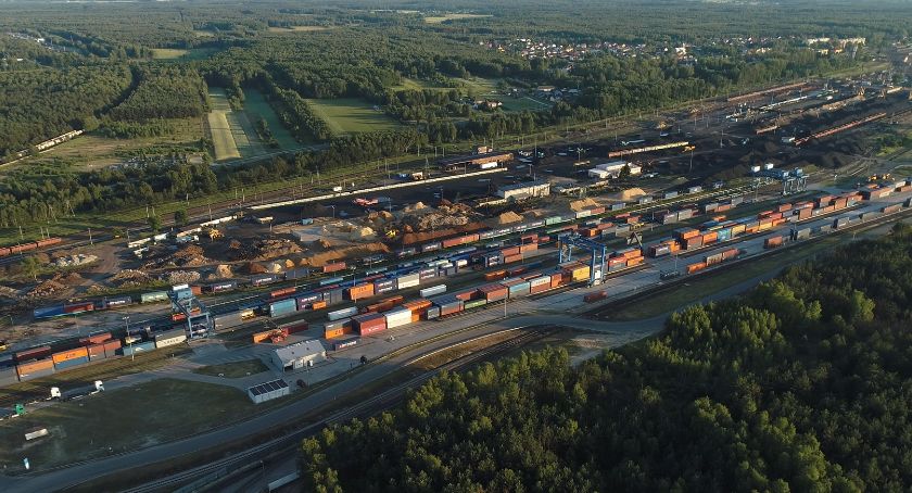 W pandemii ratuje nas kolej, ale dopiero blokada Kanału Sueskiego ukazuje prawdziwy potencjał transportu szynowego