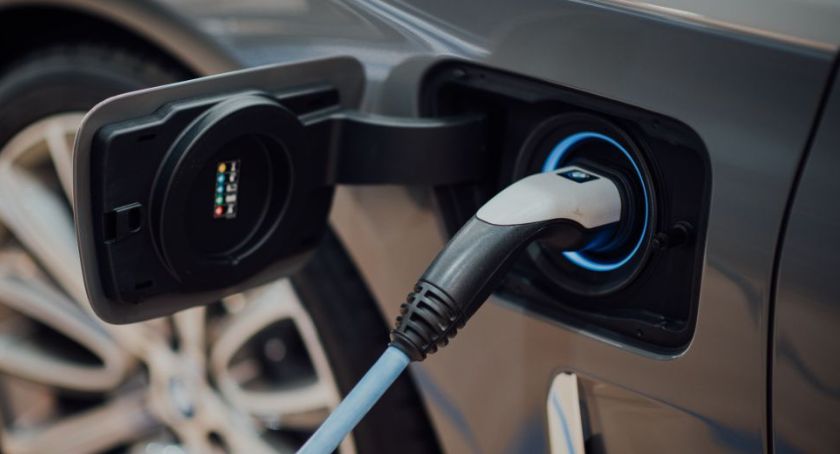 Połowa firm w Polsce może mieć już za trzy lata co najmniej jedno elektryczne auto