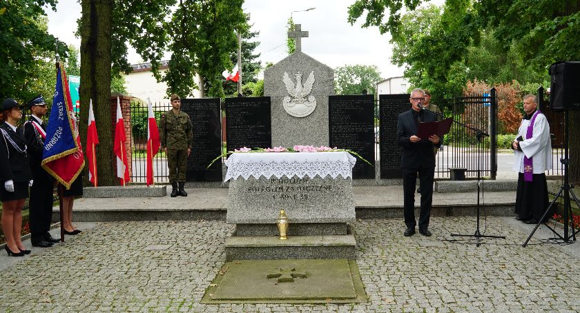 W rocznicę wybuchu II WOJNY ŚWIATOWEJ uroczystości na cmentarzu parafialnym