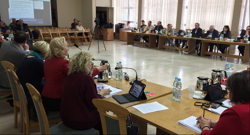 Dyskusja radnych Gminy Piaseczno nad stanowiskiem Rady w/s nowej ustawy warszawskiej