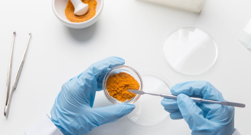 McCormick wzywa do podjęcia działań w branży po raporcie EUCCP o nieuczciwych praktykach  w europejskim sektorze ziół i przypraw 
