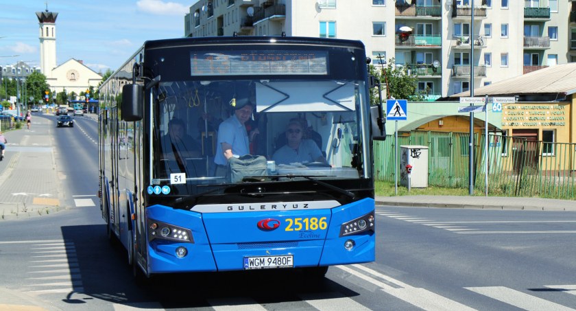 Otwarcie skrzyżowania ul. Dworcowej i Nadarzyńskiej w Piasecznie - zmiany tras w transporcie publicznym