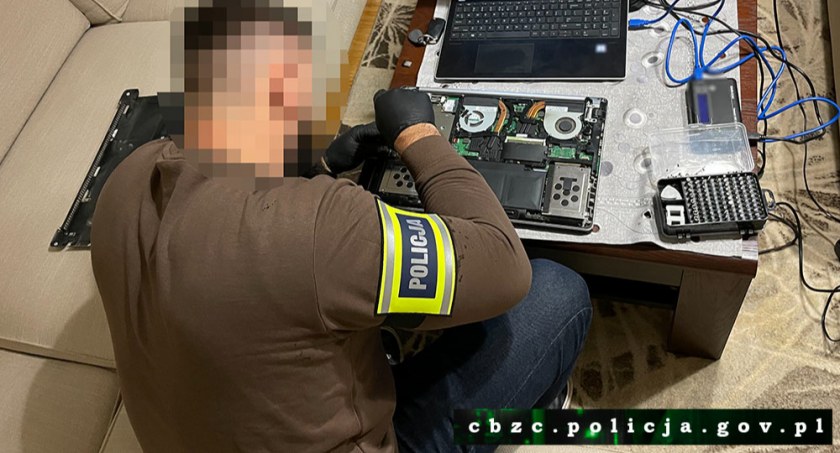 Mieszkańcy Piaseczna w grupie zajmującej się pornografią dziecięcą