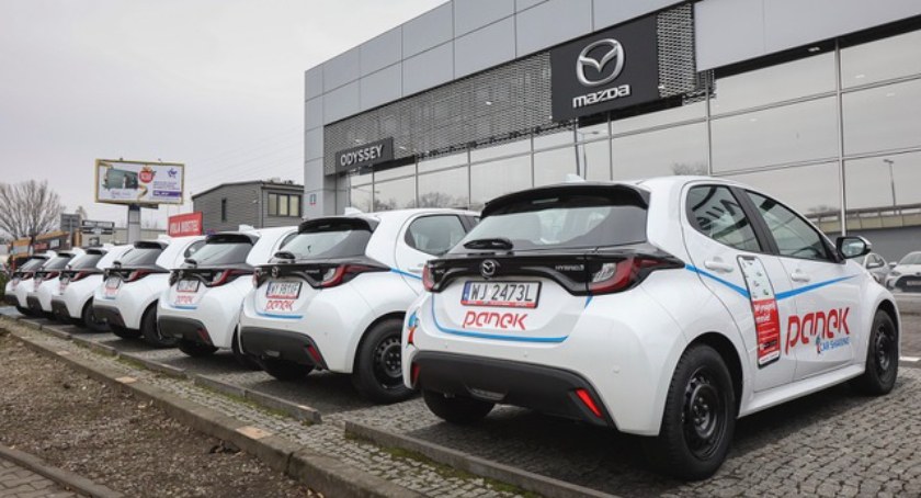 Największy kontrakt flotowy Mazdy w Polsce – 140 Mazd 2 Hybrid trafia do Panek CarSharing