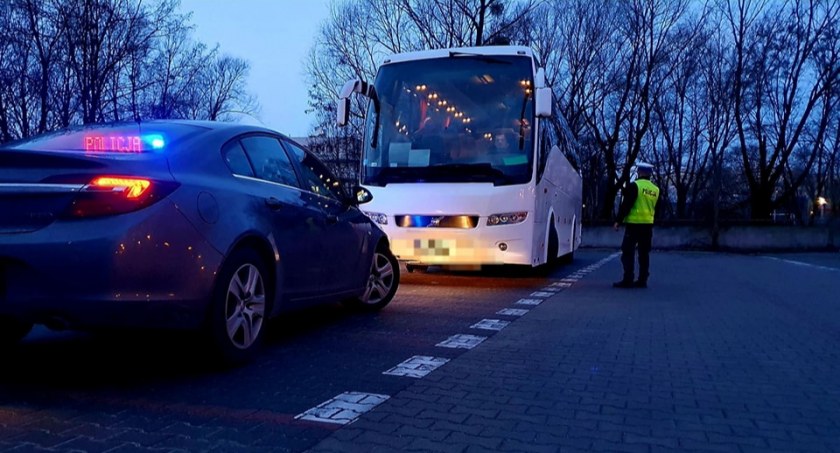 Zgłoś kontrolę kierowcy i autokaru przed wyjazdem na ferie zimowe