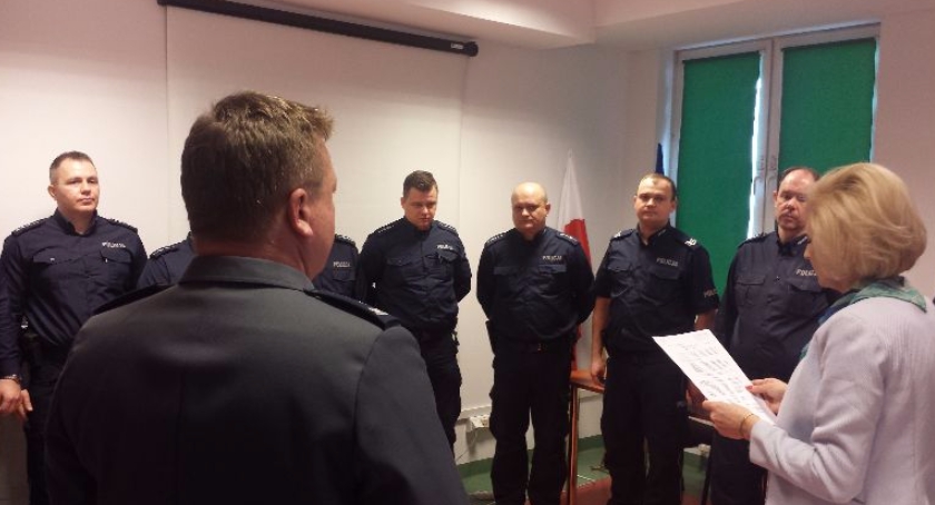 8 policjantów wyróżniono stanowiskiem - starszego dzielnicowego