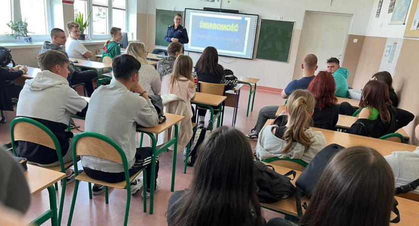 O odpowiedzialności prawnej, bezpieczeństwie w ruchu drogowym, świadomości oraz prawach człowieka w Górze Kalwarii