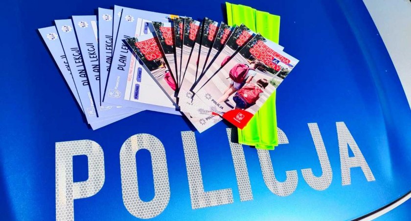 Bezpieczna droga do szkoły z piaseczyńskimi policjantami