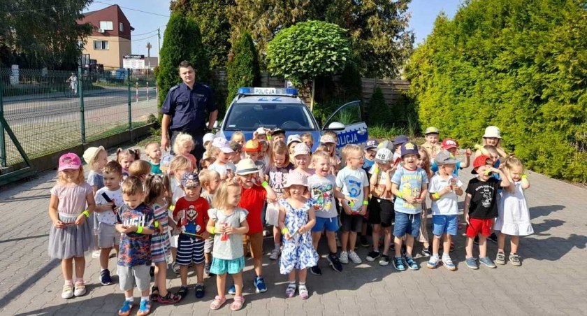 Dzielnicowy spotkał się z przedszkolakami w Piasecznie