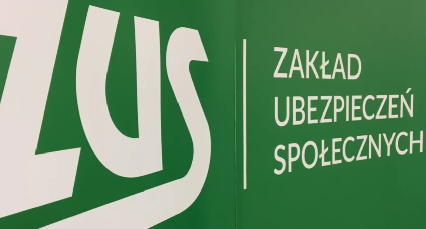 Uwaga na oszustów internetowych - podszywają się pod ZUS i wnioski 800 plus