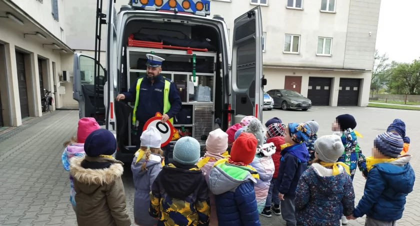 Dzieci odwiedziły policjantów w Piasecznie