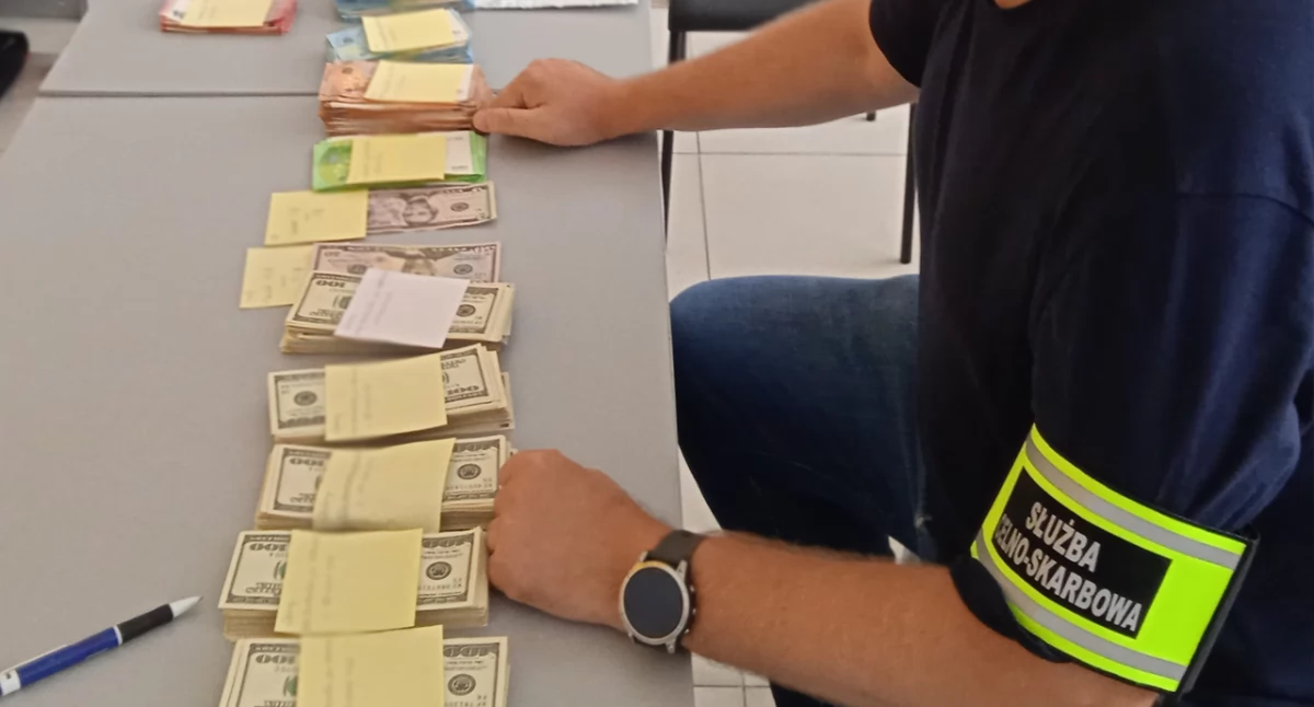 Wielki biznes w Wólce Kosowskiej. KAS i CBŚP zatrzymały kolejne osoby z międzynarodowej grupy przestępczej