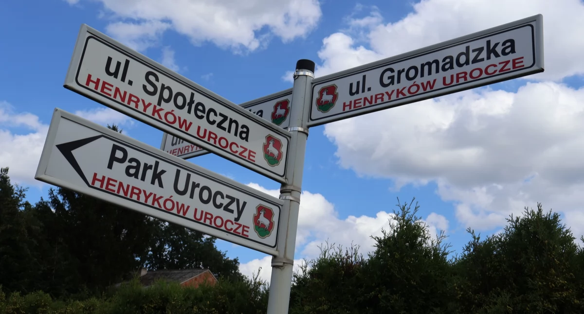 Zmiana w transporcie w związku z otwarciem skrzyżowania ulic Społecznej i Gromadzkiej w Henrykowie-Uroczu