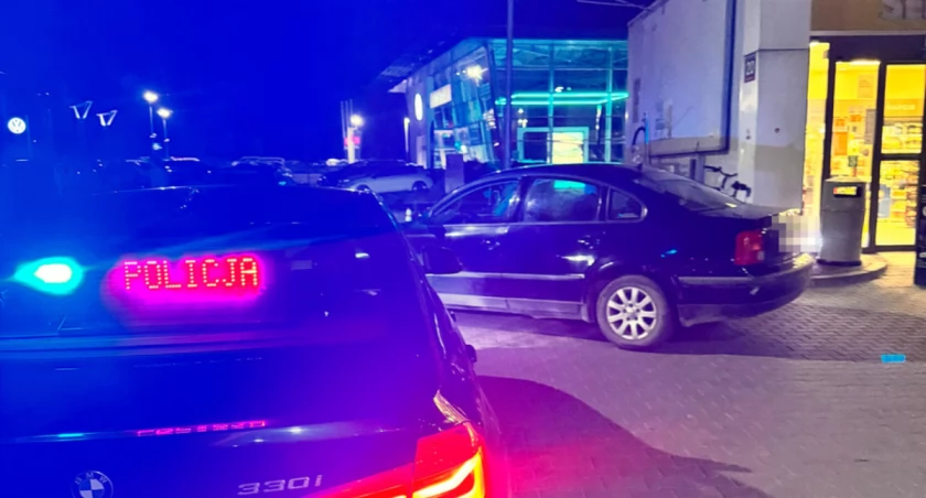 Pijany, z dożywotnim zakazem prowadzenia pojazdów i poszukiwany